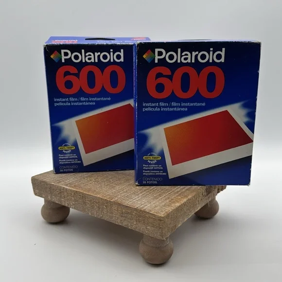 Polaroid OneStep Black Instant Camera Includes Case and Two Sealed Packs of Film - Picture 2 of 8